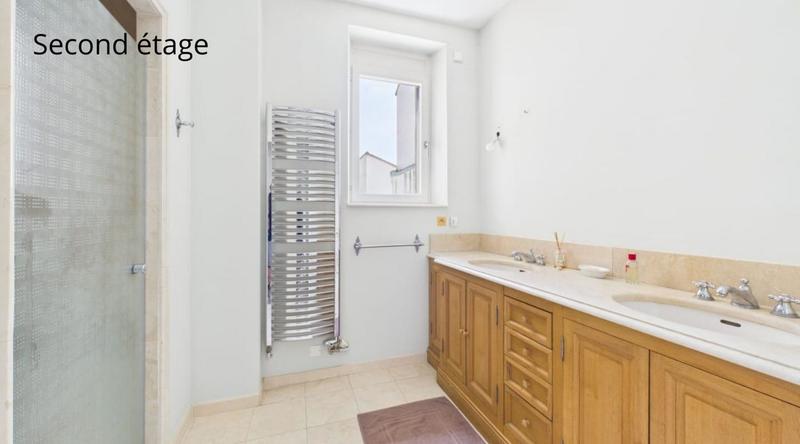 Maison - 300 m² - 11 pièces