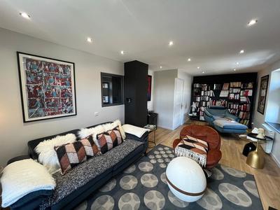 Maison - 407 m² - 9 pièces