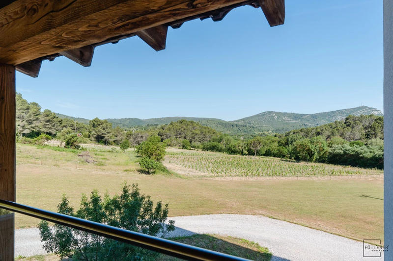 Maison - 355 m² - 12 pièces