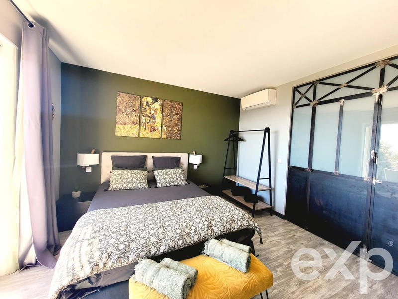 Villa - 224 m² - 8 pièces