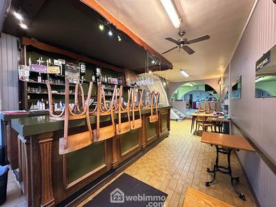 Maison - 305 m² - 12 pièces