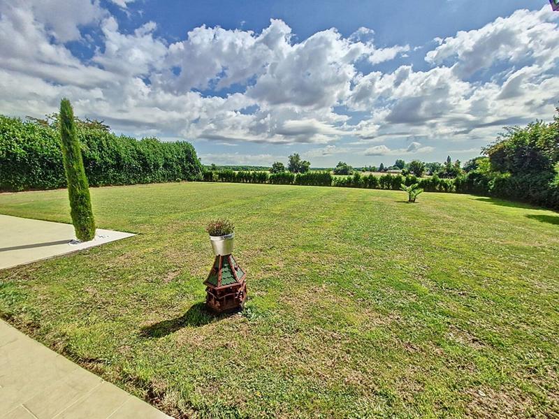 Maison - 327 m² - 9 pièces