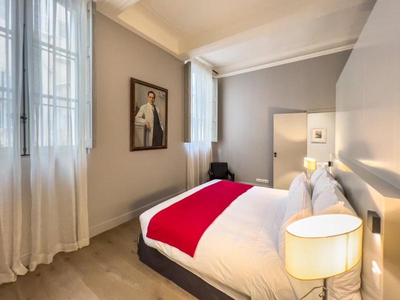 Appartement bourgeois - 231 m² - 10 pièces