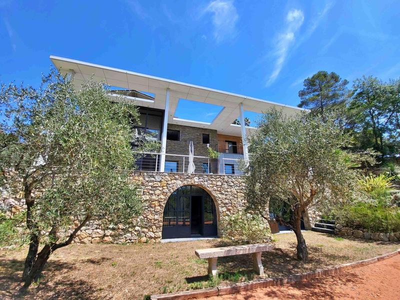 Propriété - 624 m² - 12 pièces