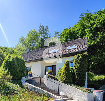 Maison traditionnelle - 147 m² - 6 pièces