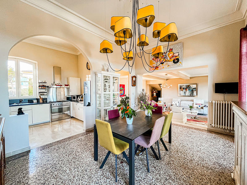 Maison - 264 m² - 5 pièces