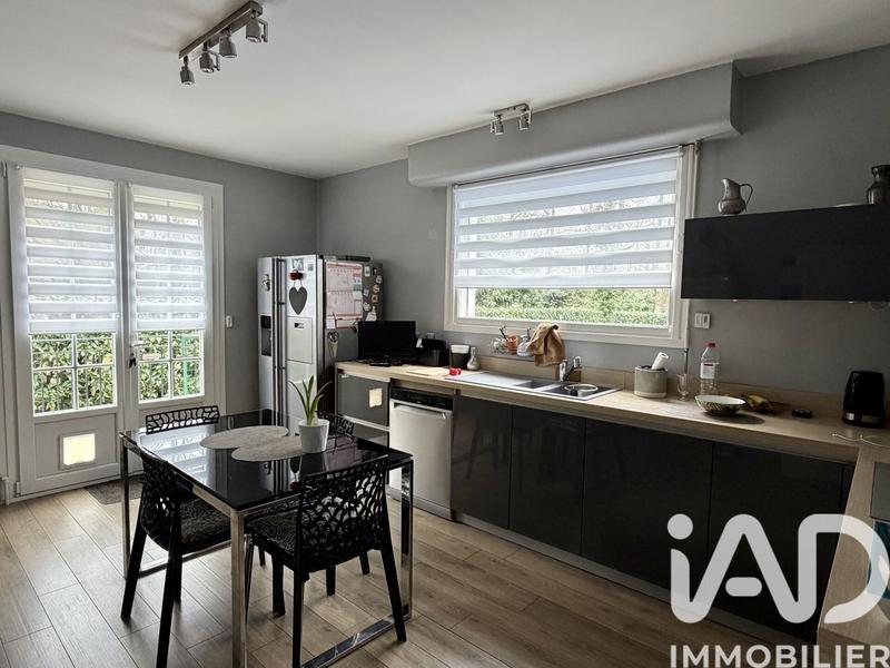 Maison - 240 m² - 10 pièces