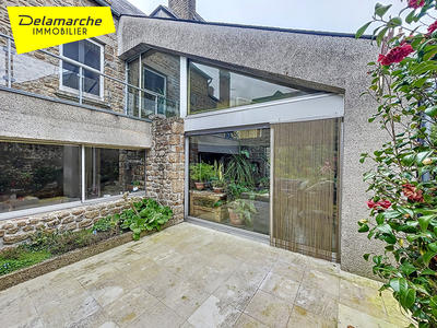 Maison - 247 m² - 8 pièces