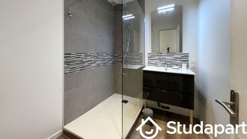 Chambre - 101 m² - 1 pièce