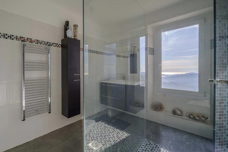 Maison - 360 m² - 10 pièces