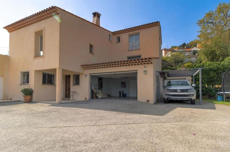 Propriété - 317 m² - 9 pièces