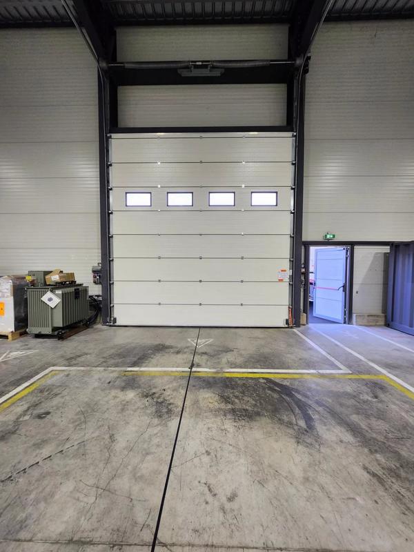 Local commercial - 1 641 m² - 2 pièces