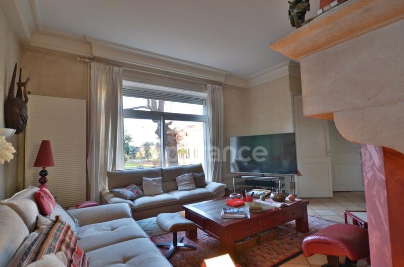 Maison bourgeoise - 395 m² - 11 pièces