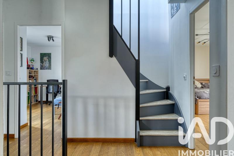 Maison - 180 m² - 8 pièces