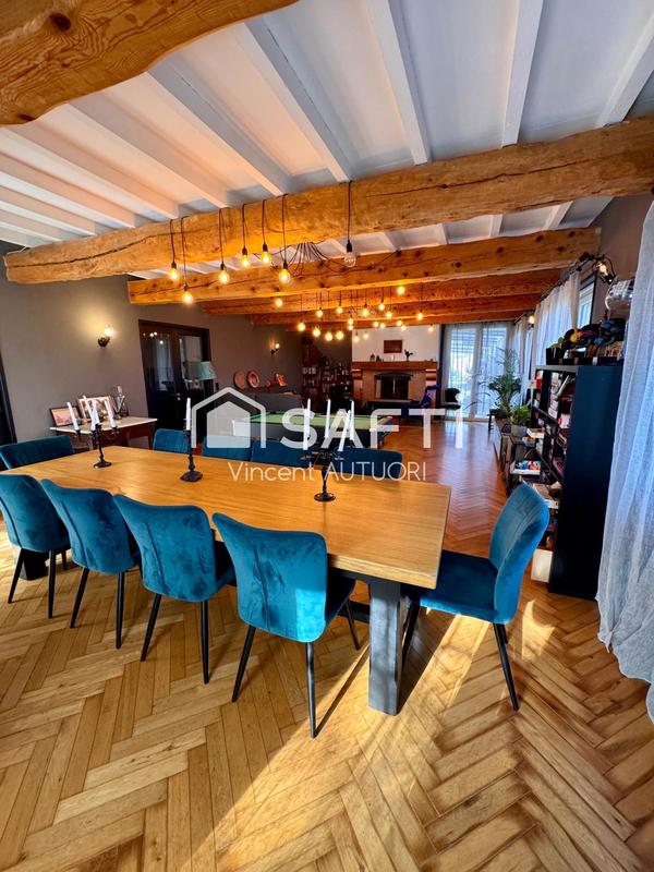 Maison - 250 m² - 7 pièces