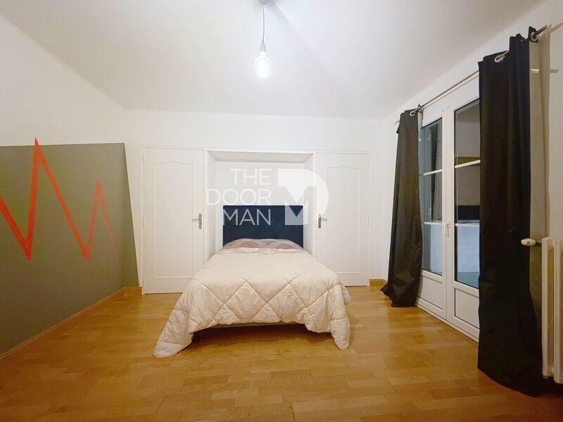 Demeure - 249 m² - 12 pièces