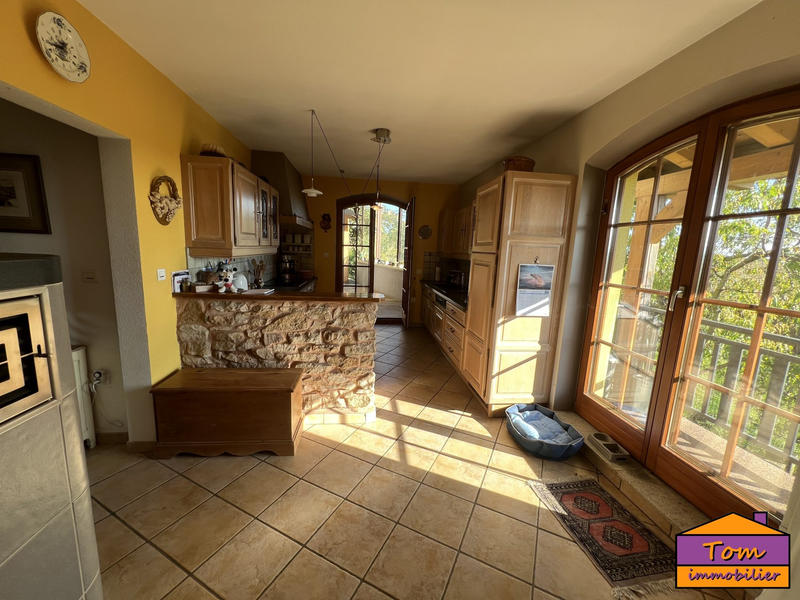 Maison - 200 m² - 6 pièces