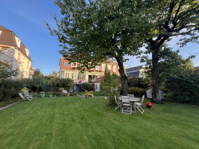 Maison - 200 m² - 8 pièces