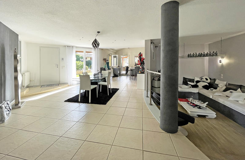 Maison - 300 m² - 9 pièces