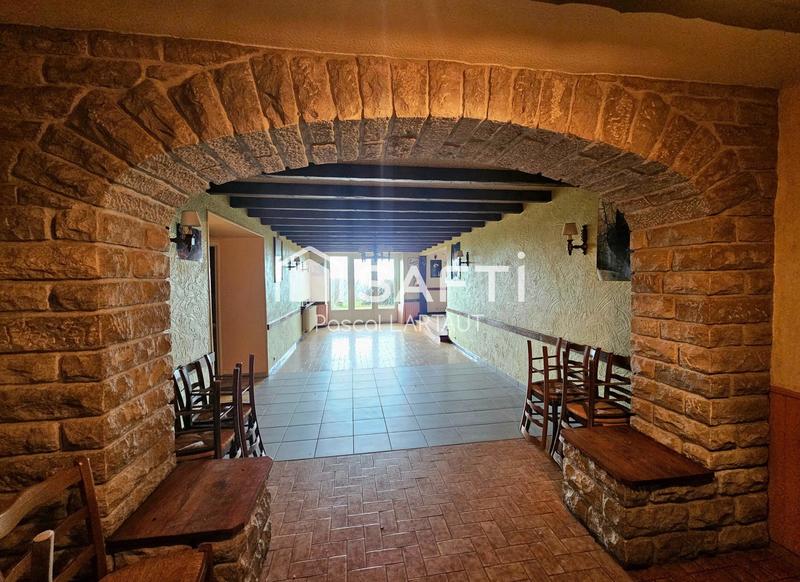 Maison - 280 m² - 9 pièces