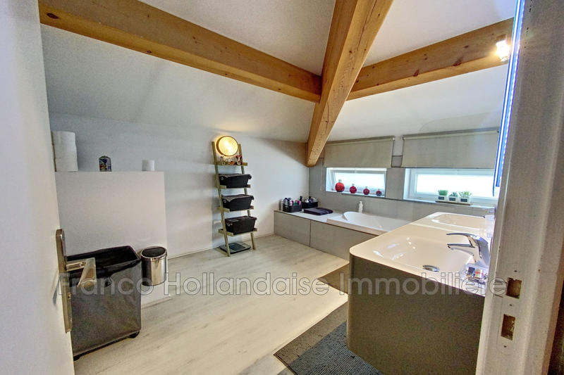 Maison - 324 m² - 10 pièces