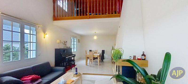 Maison - 160 m² - 7 pièces