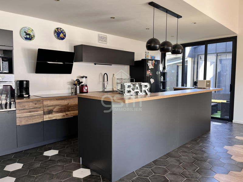 Maison contemporaine - 226 m² - 6 pièces