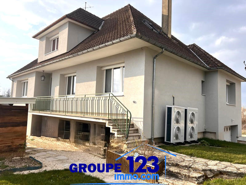 Maison - 260 m² - 11 pièces