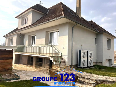 Maison - 260 m² - 11 pièces