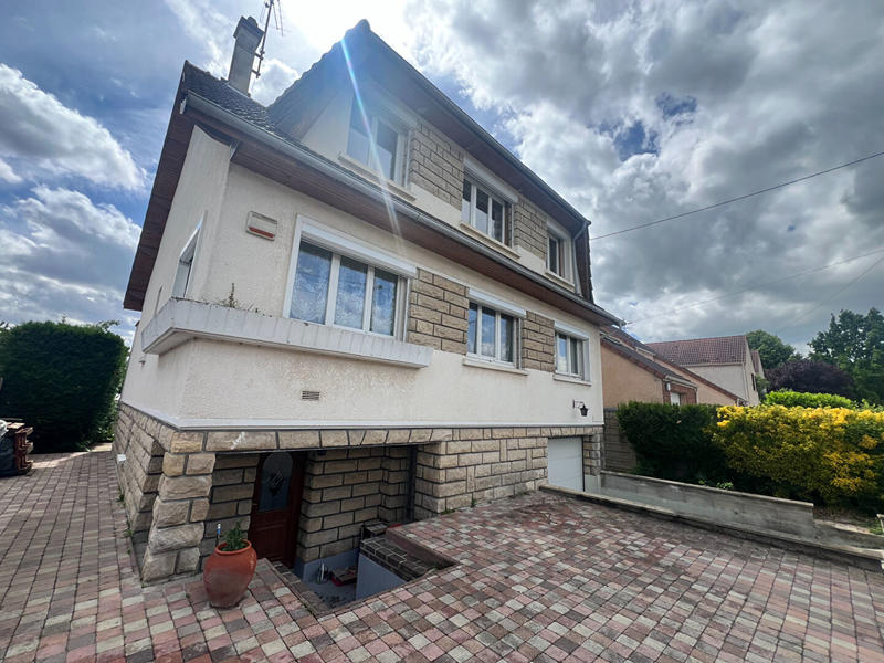 Maison - 140 m² - 8 pièces