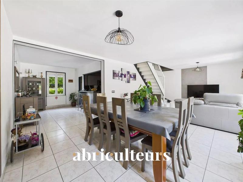 Maison - 95 m² - 5 pièces