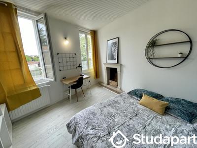 Chambre - 241 m² - 1 pièce