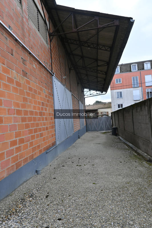 Parking / Garage - 550 m²