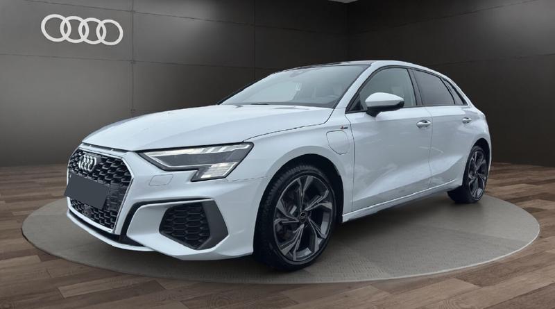 Audi A3 sportback 40 TFSIe 204 s-Line Hybride Rechargeable / Toit Ouvrant Affichage Tete Haute Matrix Led Regulateur de Distance Keyless