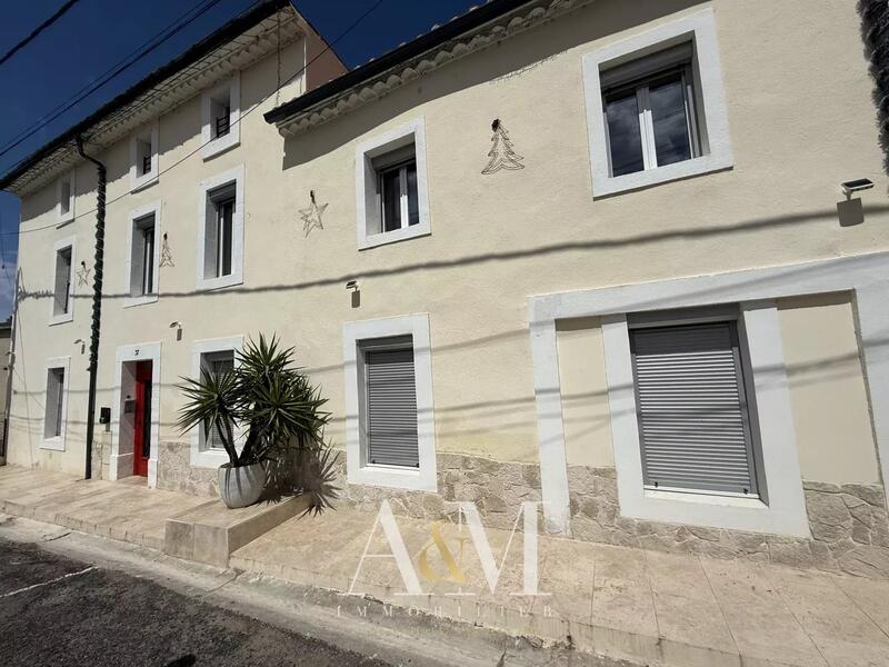 Immeuble - 180 m² - 9 pièces