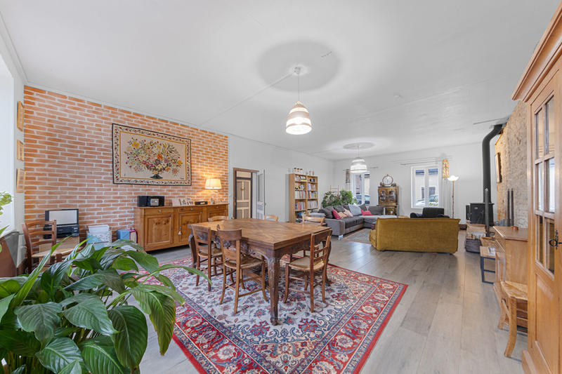 Maison - 235 m² - 9 pièces