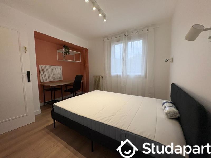 Chambre - 11 m² - 1 pièce