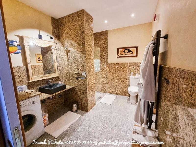 Demeure - 1 000 m² - 17 pièces