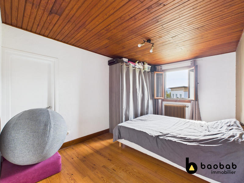 Maison - 199 m² - 8 pièces