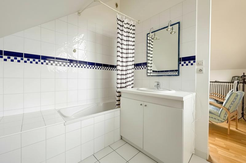 Maison - 226 m² - 8 pièces