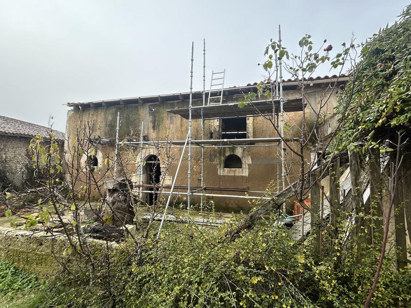 Maison en pierre - 217 m² - 6 pièces