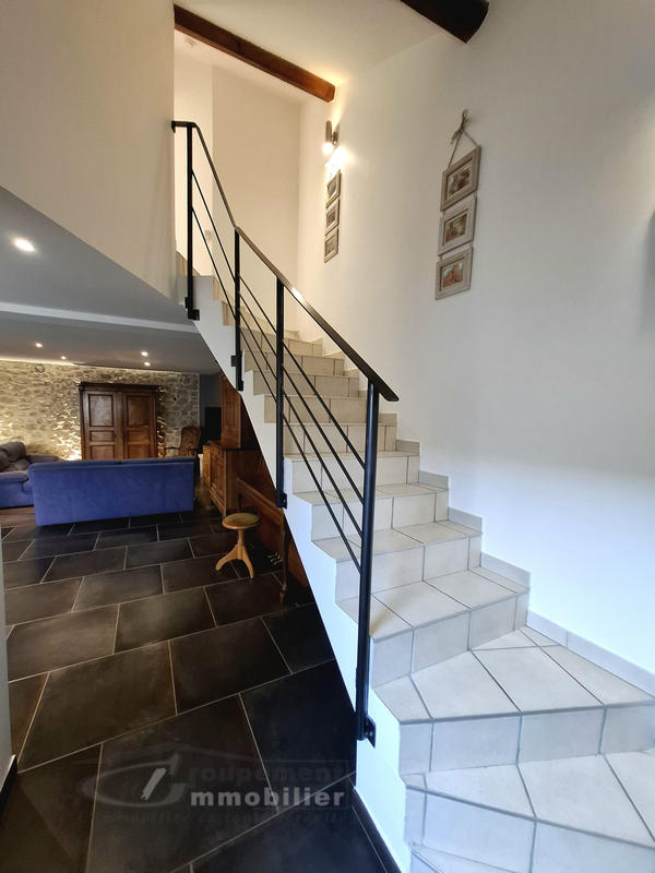 Maison - 230 m² - 6 pièces