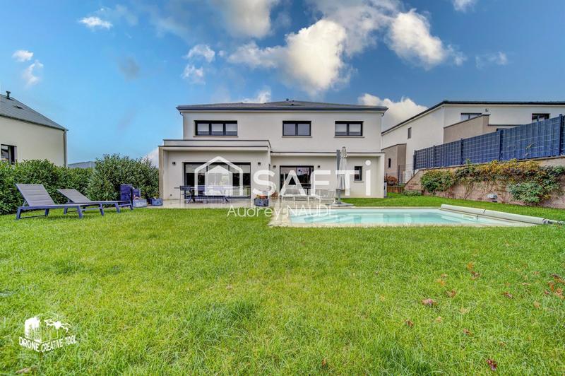 Maison - 235 m² - 8 pièces