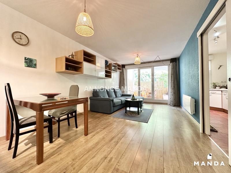 Chambre - 11 m² - 3 pièces