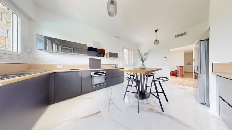 Villa - 235 m² - 7 pièces