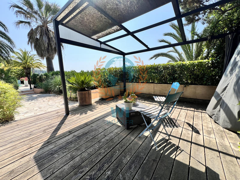 Maison - 233 m² - 10 pièces