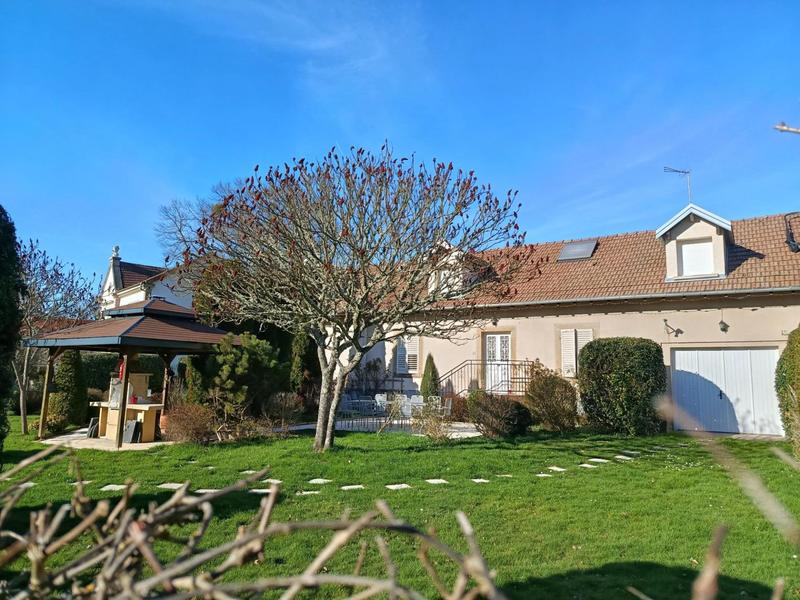 Maison - 761 m² - 16 pièces