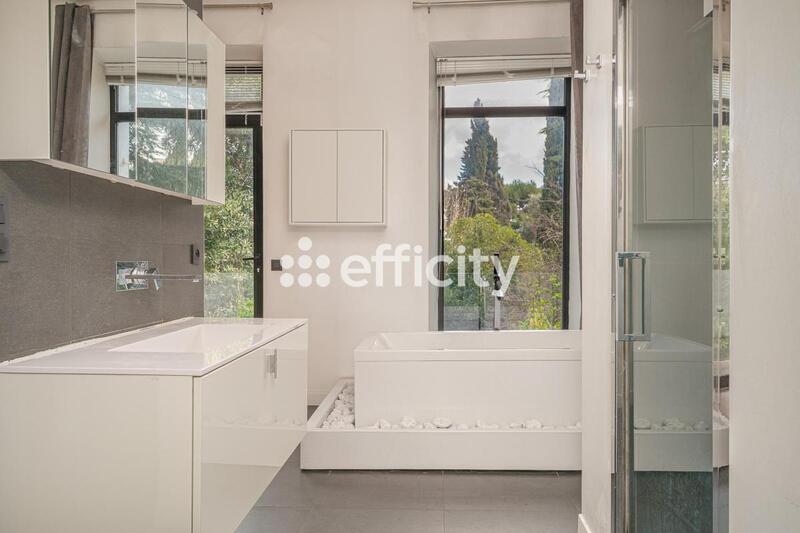 Maison - 313 m² - 6 pièces