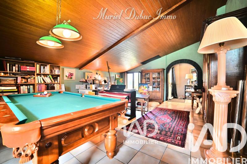 Maison - 239 m² - 8 pièces