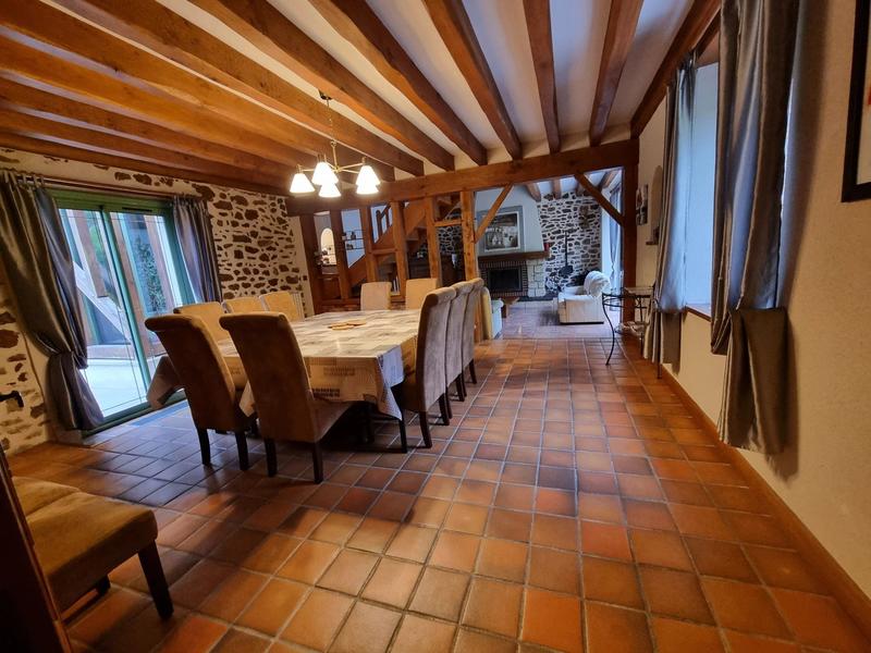 Maison - 260 m² - 9 pièces